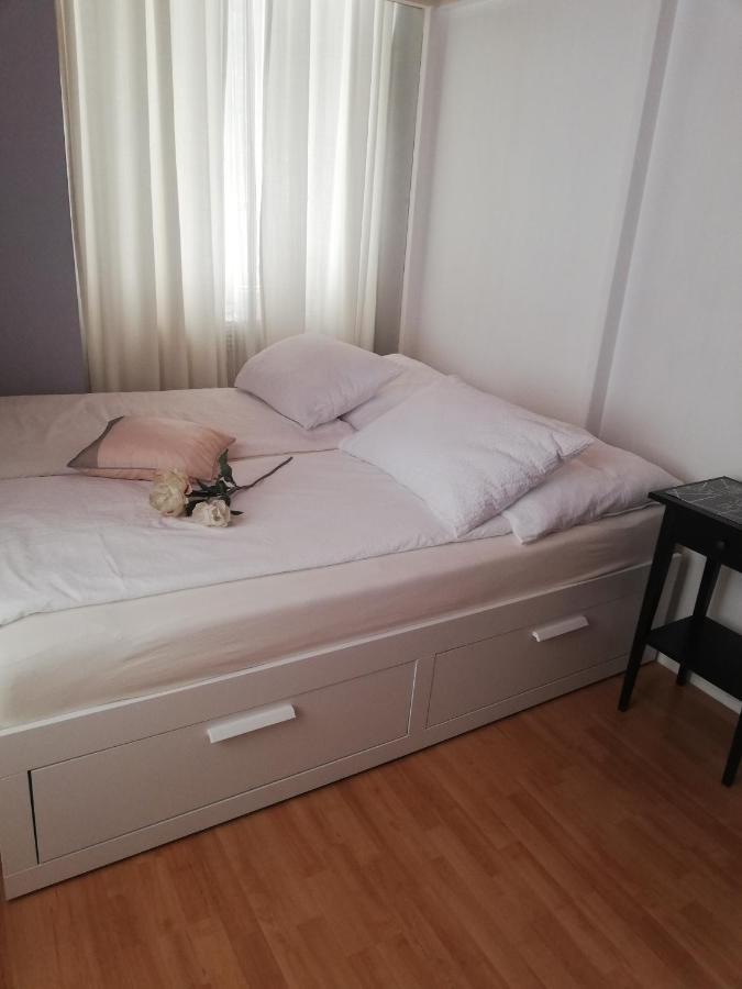 Apartment Karolina Prag Exteriör bild