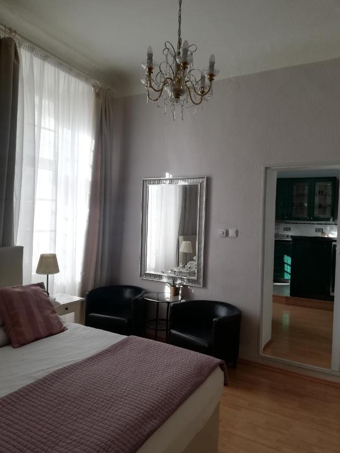 Apartment Karolina Prag Exteriör bild